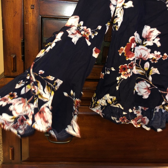 Flowy flower top - Picture 2 of 5